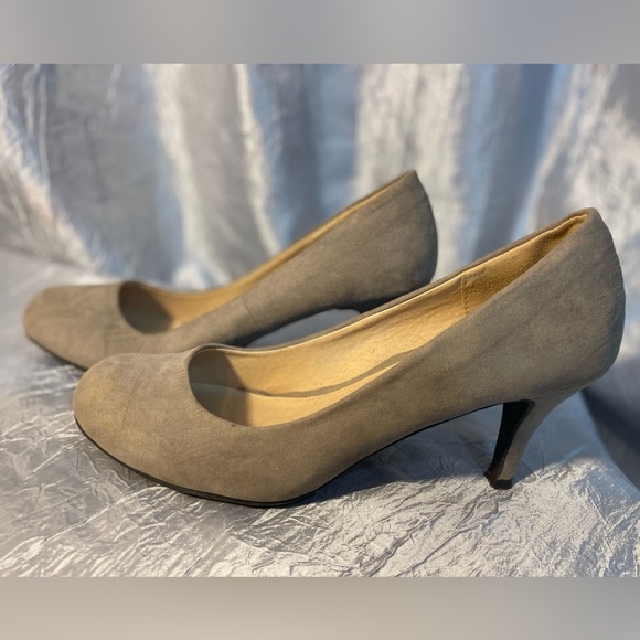 CL by Laundry Nanette tan suede heels 9 - Picture 3 of 7